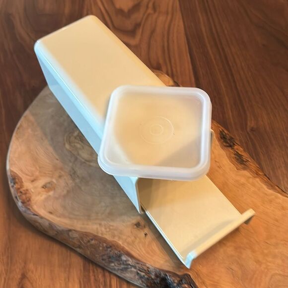 Vintage Tupperware Small Cheese Keeper - Picture 1 of 4